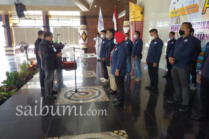 Donny Irawan. : Melantik kepengurusan SMSI Lampung Tengah